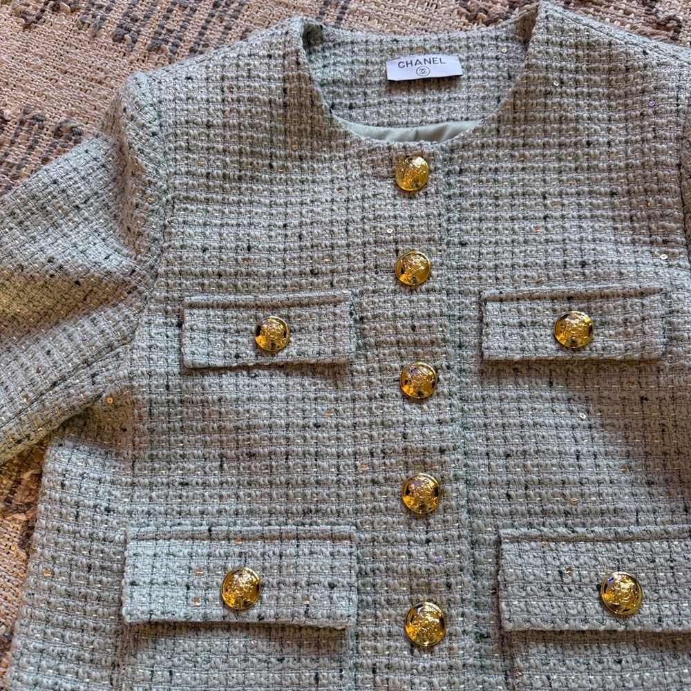Tweed jacket in pale green with gold buttons